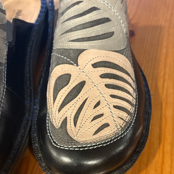 Naot Black, green and Cream Leaf Design leather Mules - Picture 8 of 14